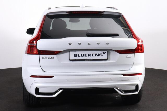 Volvo XC60 T8 Recharge AWD Ultimate Dark - Panorama/schuifdak - IntelliSafe Assist & Surround - 360º Camera - Verwarmde voorstoelen, stuur & achterbank - Parkeersensoren voor & achter - Elektr. bedienb. voorstoelen met geheugen - Draadloze tel. lader - Head up displ