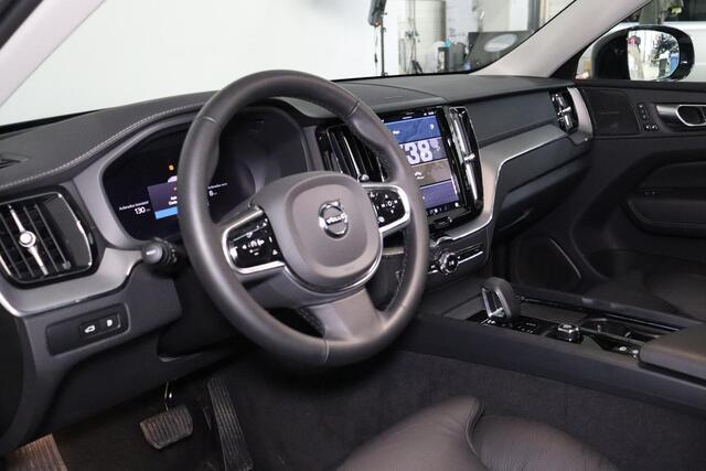 Volvo XC60 T8 Recharge AWD Ultimate Dark - Panorama/schuifdak - IntelliSafe Assist & Surround - 360º Camera - Verwarmde voorstoelen, stuur & achterbank - Parkeersensoren voor & achter - Elektr. bedienb. voorstoelen met geheugen - Draadloze tel. lader - Head up displ