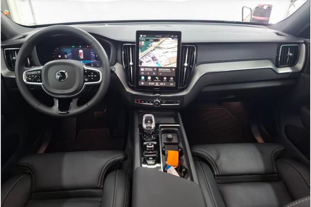 Volvo XC60 2.0 T8 AWD 335kW/456pk Aut8 MJ2026 Plug-in hybrid Ultra Black Edition LUCHTVERING + HARMAN/KARDON + PANORAMADAK + BLIS + STOELMASSAGE + PILOT ASSIST + STOELVERWARMING V&A + ADAPT.CRUISE + STUURVERWARMING + 360 CAMERA + PARKSENSOREN + 21" LM-VELGEN!!