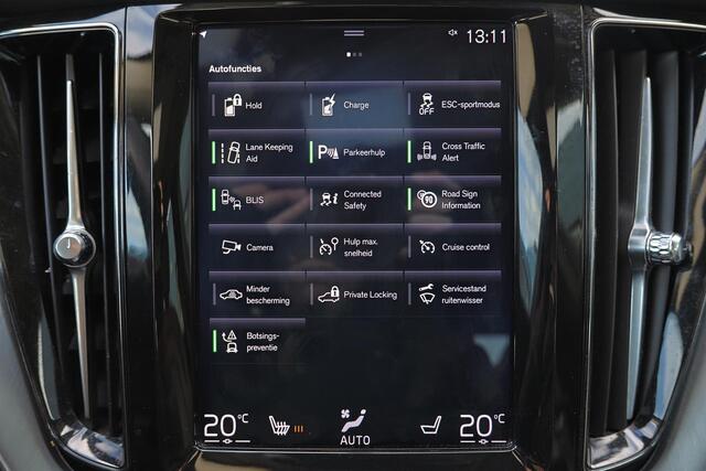 Volvo XC60 T8 Recharge AWD Momentum - Panorama/schuifdak - IntelliSafe Assist & Surround - Parkeercamera achter - Verwarmde voorstoelen - Parkeersensoren voor & achter - Volvo On Call - Elektr. inklapbare trekhaak - 19' LMV