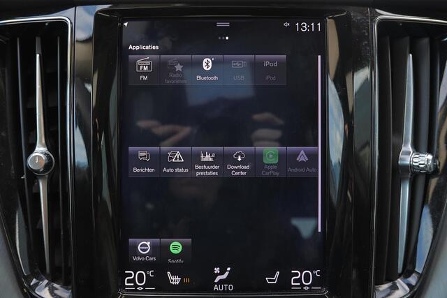 Volvo XC60 T8 Recharge AWD Momentum - Panorama/schuifdak - IntelliSafe Assist & Surround - Parkeercamera achter - Verwarmde voorstoelen - Parkeersensoren voor & achter - Volvo On Call - Elektr. inklapbare trekhaak - 19' LMV