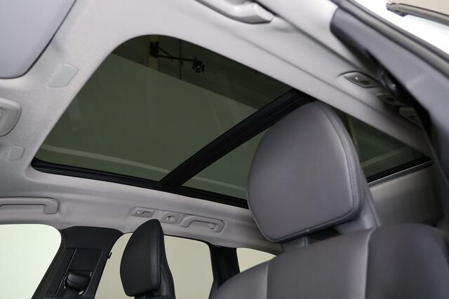 Volvo XC60 T8 Recharge AWD Plus Dark - Panorama/schuifdak - IntelliSafe Assist & Surround - 360º Camera - Harman/Kardon audio - Verwarmde voorstoelen, stuur & achterbank - Parkeersensoren voor & achter - Elektr. bedienb. voorstoelen met geheugen - Draadloze tel. lad