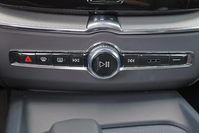 Volvo XC60 T8 Recharge AWD Plus Dark - Panorama/schuifdak - IntelliSafe Assist & Surround - 360º Camera - Harman/Kardon audio - Verwarmde voorstoelen, stuur & achterbank - Parkeersensoren voor & achter - Elektr. bedienb. voorstoelen met geheugen - Draadloze tel. lad