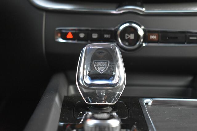 Volvo XC60 T8 455PK Plug-in hybrid AWD Ultra Black Edition | Lounge | 22'' | Luchtvering |