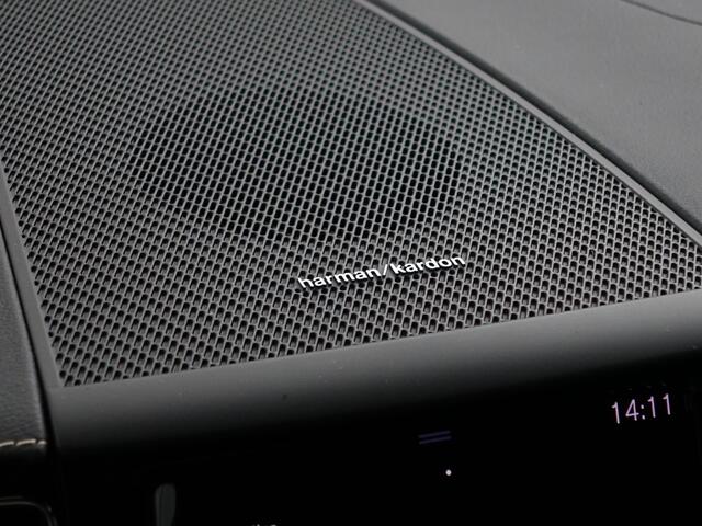 Volvo XC60 2.0 392pk Recharge T8 AWD R-Design- Black Design, Harman Kardon, Luchtvering, Elek Trekhaak, Head Up, Full Memory,