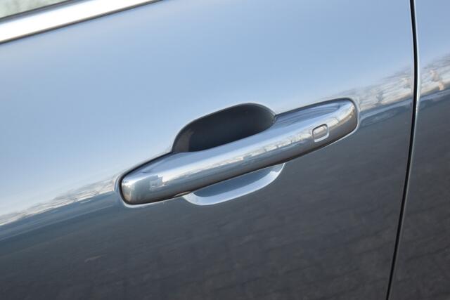 Volvo XC60 T6 340PK AWD Business Pro | Trekhaak | Luchtvering | Camera | Panodak | 19" LMV | Stoelverwarming