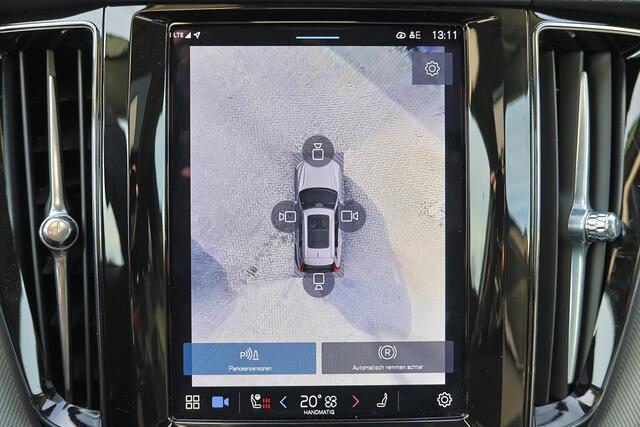 Volvo XC60 T6 Recharge AWD Plus Dark - Panorama/schuifdak - IntelliSafe Assist & Surround - 360º Camera - Verwarmde voorstoelen, stuur & achterbank - Parkeersensoren voor & achter - Elektr. bedienb. voorstoelen met geheugen - Draadloze tel. lader - Extra getint glas