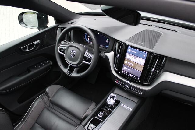Volvo XC60 2.0 T6 Plug-in hybrid AWD Plus Dark - ACC - 360 Camera - Pano - H&K - Stoel/Stuurverwarming - Memory - BLIS - Keyless - Rijklaar