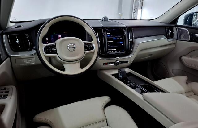 Volvo XC60 2.0 T6 AWD Recharge Long Range 293kW/399pk Aut8 Ultimate Bright LUCHTVERING + BOWERS&WILKINS + EL.TREKHAAK + PANORAMADAK + PILOT ASSIST + ADAPT.CRUISE + LANE ASSIST + STOEL&STUURVERWARMING + CAMERA + HEAD-UP + PD-GLASS + PARKSENSOREN V&A + 20" LM-VELG