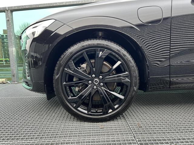 Volvo XC60 2.0 T8 Plug-in hybrid AWD Ultra Black Edition PHEV, Automaat, Luchtvering, Bower & Wilkins audio, Trekhaak semi elektrisch, Stoel- en stuurverwarming, Parkeercamera 360 graden, Panoramadak