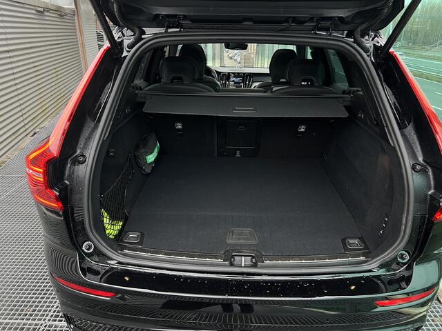 Volvo XC60 2.0 T8 Plug-in hybrid AWD Ultra Black Edition PHEV, Automaat, Luchtvering, Bowers & Wilkins audio, Gelaagde zijruiten, 360 graden parkeercamera, Stoelmassage, Stoelventilatie, Trekhaak semi elektrisch, Extra getinte ramen vanaf B-stijl