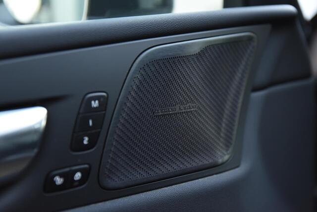 Volvo XC60 2.0 T8 Plug-in hybrid AWD Ultimate Bright Luchtvering / Panoramadak / HK