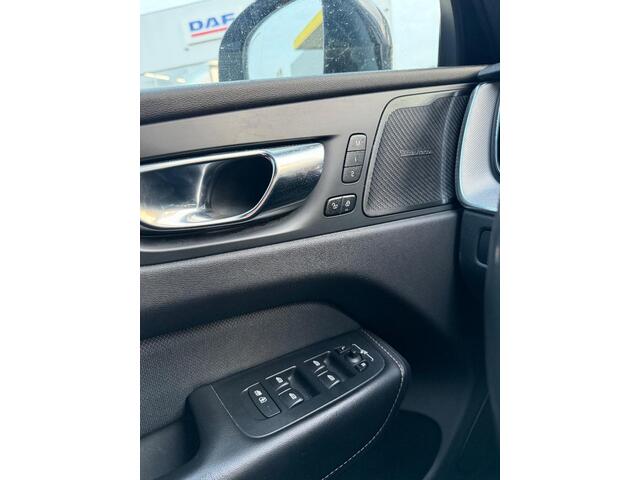 Volvo XC60 2.0 T6 AWD R-Design | Panoramadak | Trekhaak Wegklapbaar | Harman Kardon | Head-Up Display | Lederen Bekleding | Navigatie | Keyless Entry |