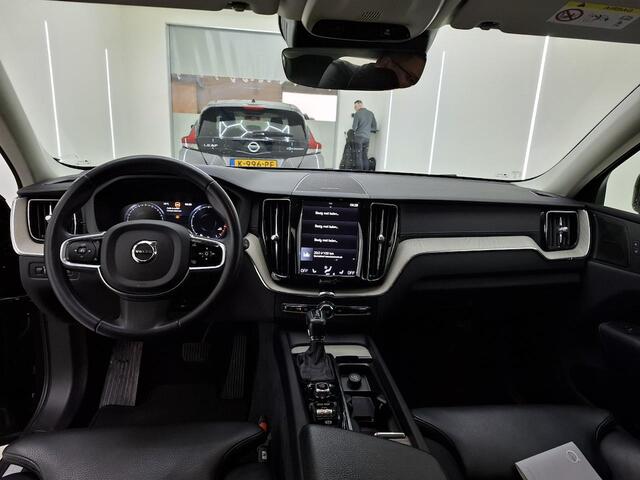 Volvo XC60 2.0 T4 Inscription Automaat / Trekhaak / Leder / Stoelverwarming / DakRails / Cruise Adaptive