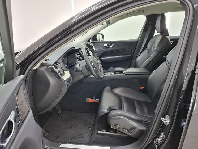 Volvo XC60 2.0 T4 Inscription Automaat / Trekhaak / Leder / Stoelverwarming / DakRails / Cruise Adaptive