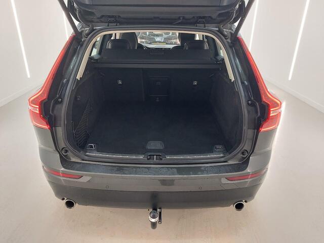 Volvo XC60 2.0 T4 Inscription Automaat / Trekhaak / Leder / Stoelverwarming / DakRails / Cruise Adaptive