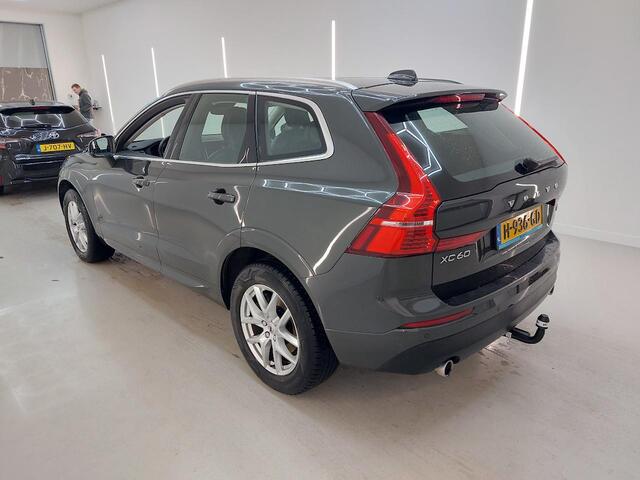 Volvo XC60 2.0 B5 AWD Momentum Pro Luxury Hybrid / PanoramaDak / Trekhaak / Navi / Head-Up / DakRails