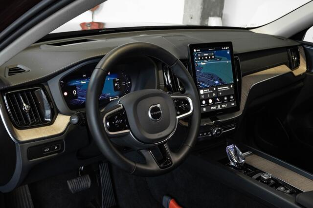 Volvo XC60 T6 Plug-in hybrid AWD Ultra Dark | Panoramadak | Verwarmbare voorstoelen+stuurwiel+achterbank | Premium audio by Harman Kardon | 360° Parkeercamera | Head-up display | Parkeersensoren voor + achter | Google infotainment