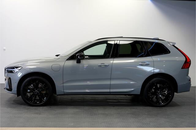 Volvo XC60 2.0 T8 AWD 335kW/456pk Aut8 MJ2026 Plug-in hybrid Ultra Black Edition HARMAN/KARDON + EL.TREKHAAK + PANORAMADAK + BLIS + HEAD-UP + PILOT ASSIST + STOELVERWARMING V&A + ADAPT.CRUISE + GOOGLE DASH&SERVICES + STUURVERWARMING + 360 CAMERA + 21" LM-VELGEN!!