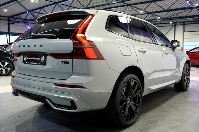Volvo XC60 2.0 T8 AWD 335kW/456pk Aut8 MJ2026 Plug-in hybrid Ultra Black Edition HARMAN/KARDON + EL.TREKHAAK + PANORAMADAK + BLIS + HEAD-UP + PILOT ASSIST + STOELVERWARMING V&A + ADAPT.CRUISE + GOOGLE DASH&SERVICES + STUURVERWARMING + 360 CAMERA + 21" LM-VELGEN!!