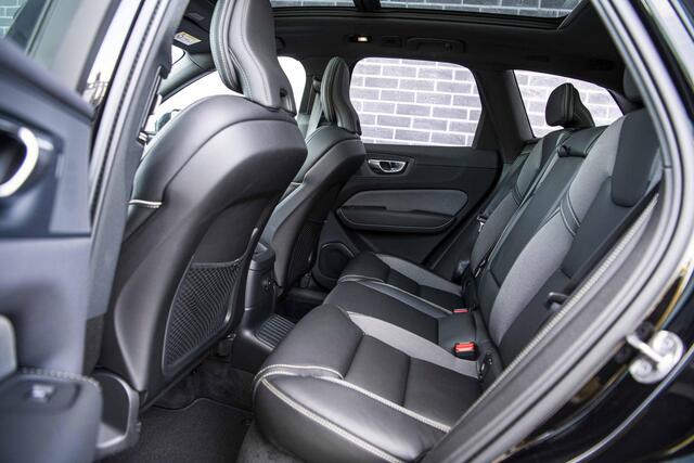 Volvo XC60 2.0 T6 Plug-in hybrid AWD Plus Black Edition | Trekhaak | Adaptieve Cruise Control | Panoramadak | Harman Kardon Audio | 360° Parkeercamera | Stoel-/Stuurverwarming | Dodehoek Detectie |