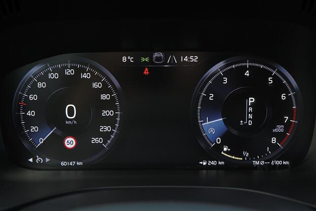 Volvo XC60 T5 R-Design - Harman/Kardon audio - Adaptieve LED koplampen - Parkeercamera achter - Verwarmde voorstoelen - Parkeersensoren voor & achter - Elektr. bedienb. bestuurdersstoel met geheugen - Cruise control - Navigatie - Extra getint glas - 19' LMV