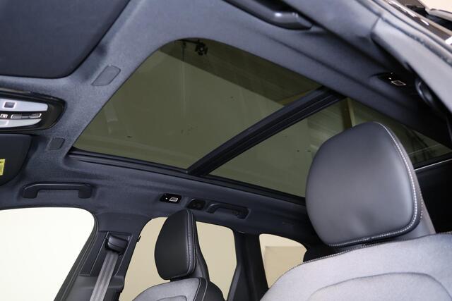 Volvo XC60 T6 Recharge AWD Plus Black Edition - Panorama/schuifdak - IntelliSafe Assist & Surround - 360º Camera - Harman/Kardon audio - Adaptieve LED koplampen - Verwarmde voorstoelen, stuur & achterbank - Parkeersensoren voor & achter - Elektr. bedienb. voorstoele