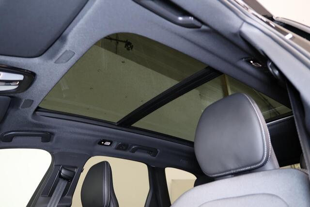 Volvo XC60 T8 Recharge AWD Ultra Black Edition - Luchtvering - Panorama/schuifdak - IntelliSafe Assist & Surround - 360º Camera - Harman/Kardon audio - Adaptieve LED koplampen - Verwarmde voorstoelen, stuur & achterbank - Parkeersensoren voor & achter - Elektr. bedi