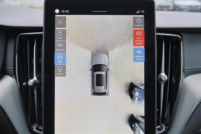 Volvo XC60 T8 Recharge AWD Ultra Black Edition - Luchtvering - Panorama/schuifdak - IntelliSafe Assist & Surround - 360º Camera - Harman/Kardon audio - Adaptieve LED koplampen - Verwarmde voorstoelen, stuur & achterbank - Parkeersensoren voor & achter - Elektr. bedi