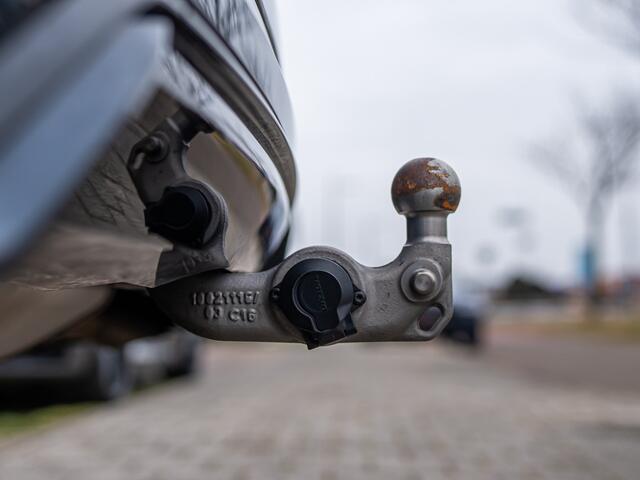 Volvo XC60 2.0 T6 Plug-in hybrid AWD Ultimate Dark PANO B&W 360 HUD MEMORY STOEL DIAMOND POOK ELEK TREKHAAK