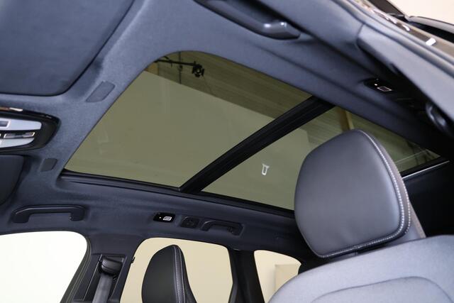 Volvo XC60 T8 Recharge AWD Ultra Black Edition - Panorama/schuifdak - IntelliSafe Assist & Surround - 360º Camera - Harman/Kardon audio - Adaptieve LED koplampen - Verwarmde voorstoelen, stuur & achterbank - Parkeersensoren voor & achter - Elektr. bedienb. voorstoel