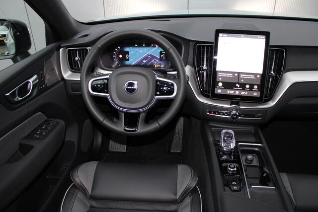 Volvo XC60 T6 Plug-in hybrid AWD Ultra Black Edition | Luchtvering | Sportstoelen | Extra getint glas