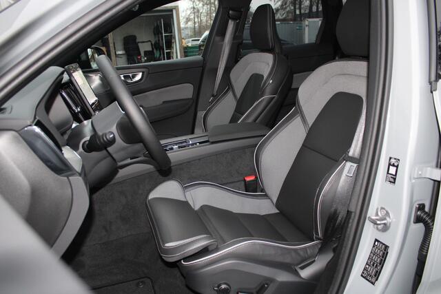 Volvo XC60 T6 Plug-in hybrid AWD Ultra Black Edition | Luchtvering | Sportstoelen | Extra getint glas