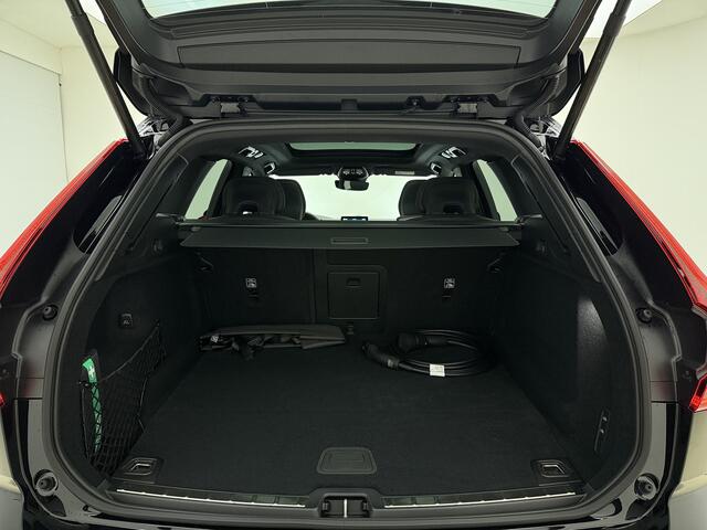 Volvo XC60 T6 350pk AWD Ultra Black Edition / Luchtvering / Bowers&Wilkins Audio / Ventilatie / Massage / 21'' / Extra Getint Glas /