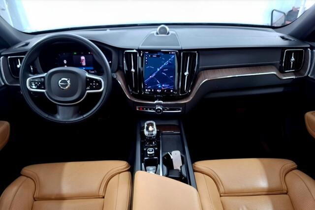 Volvo XC60 2.0 T8 AWD Recharge 335kW/456pk Aut8 Ultimate Bright LUCHTVERING + BOWERS&WILKINS + PANORAMADAK + PILOT ASSIST + ADAPT.CRUISE + EL.TREKHAAK + STOELMASSAGE + STOELVERWARMING&-VENTILATIE + 360 CAMERA + KEYLESS + PARKSENSOREN + 19" LM-VELGEN!!