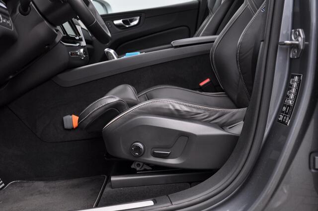 Volvo XC60 T8 390PK Automaat Recharge AWD R-Design / Adaptieve cruise control/ BLIS/ Panoramadak/ Trekhaak/ Head up display/ 360 camera/ Parkeersensoren/ Stoel en stuurwielverwarming