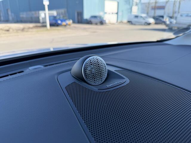 Volvo XC60 2.0 T8 Plug-in hybrid AWD Ultra Bright 455pk l Trekhaak l Pano l stoel koeling/verwarming