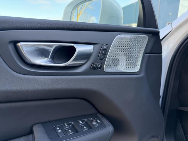 Volvo XC60 2.0 T8 Plug-in hybrid AWD Ultra Bright 455pk l Trekhaak l Pano l stoel koeling/verwarming