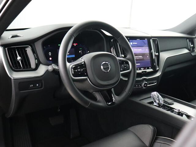 Volvo XC60 2.0 T6 Plug-in hybrid AWD Plus Dark (Pano / 360 Cam / H&K / Winterpakket)
