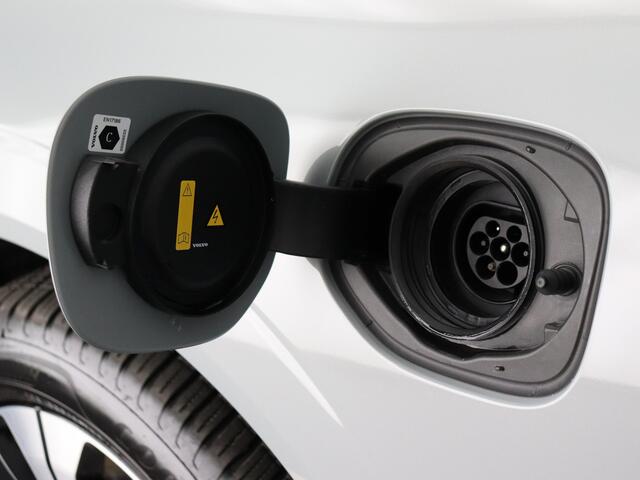 Volvo XC60 2.0 T6 Plug-in hybrid AWD Plus Dark (Pano / 360 Cam / H&K / Winterpakket)