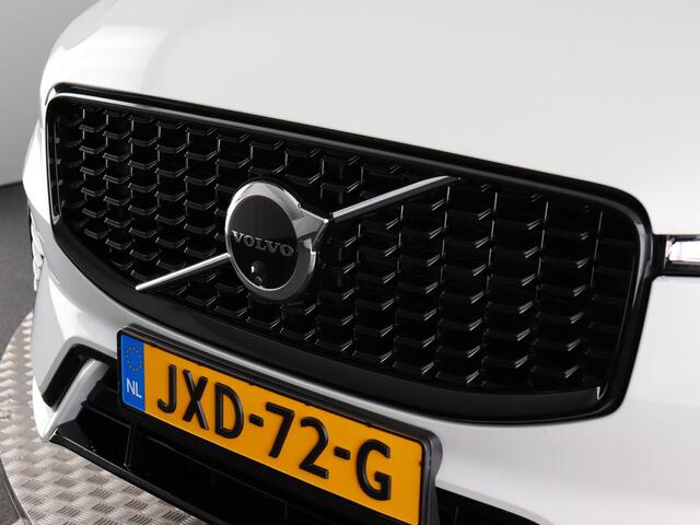 Volvo XC60 2.0 T6 Plug-in hybrid AWD Plus Dark (Pano / 360 Cam / H&K / Winterpakket)