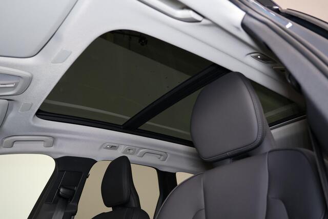Volvo XC60 T6 Recharge AWD Plus Bright - Panorama/schuifdak - IntelliSafe Assist & Surround - 360º Camera - Harman/Kardon audio - Adaptieve LED koplampen - Verwarmde voorstoelen, stuur & achterbank - Parkeersensoren voor & achter - Elektr. bedienb. voorstoelen met g