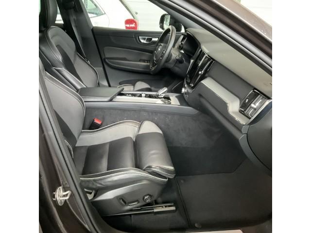 Volvo XC60 2.0 T6 Plug-in hybrid AWD Plus Dark | Long range | Parkeer Camera | Panoramadak | Stoel/stuurverwarming | Elektr. verstelbare voorstoelen | Sportstoelen |