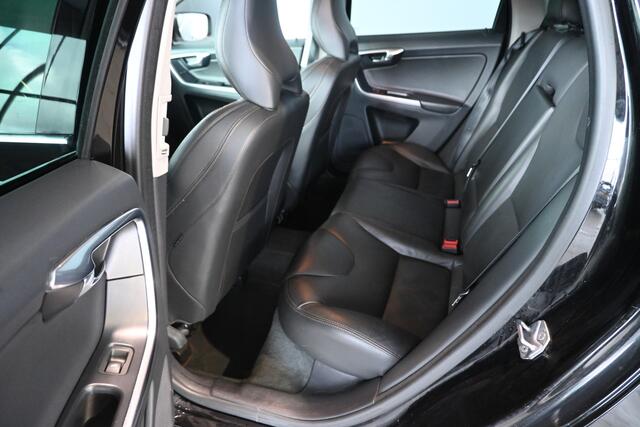 Volvo XC60 2.0 D4 FWD Polar+ Automaat Navigatie Leder Stoelverwarming Trekhaak Inruil Mogelijk!
