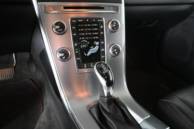 Volvo XC60 2.0 D4 FWD Polar+ Automaat Navigatie Leder Stoelverwarming Trekhaak Inruil Mogelijk!