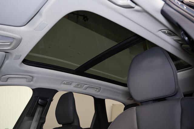 Volvo XC60 T8 Recharge AWD Ultra Bright - Panorama/schuifdak - IntelliSafe Assist & Surround - 360º Camera - Bowers & Wilkins audio - Adaptieve LED koplampen - Verwarmde voorstoelen, stuur & achterbank - Parkeersensoren voor & achter - Elektr. bedienb. voorstoelen m