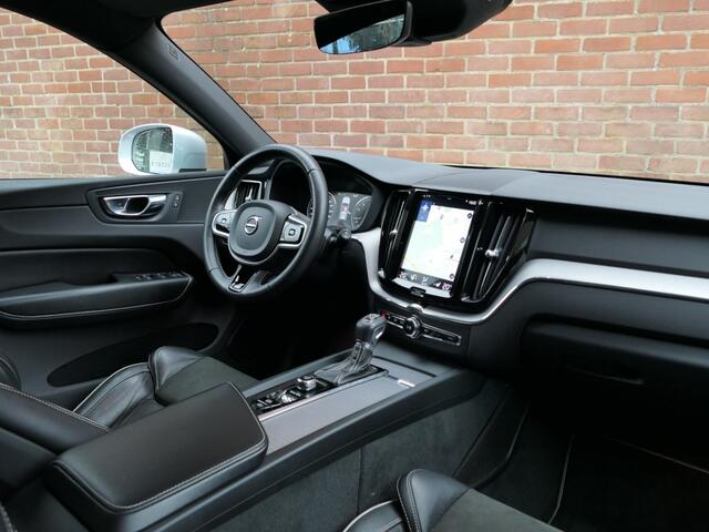 Volvo XC60 2.0 T5 AWD R-Design Trekhaak / Stuurverwarming / Apple carplay &