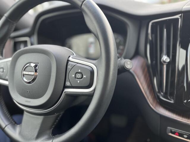 Volvo XC60 B4 AWD Momentum Pro | Keyless Entry | Park Assist | Apple Carplay |