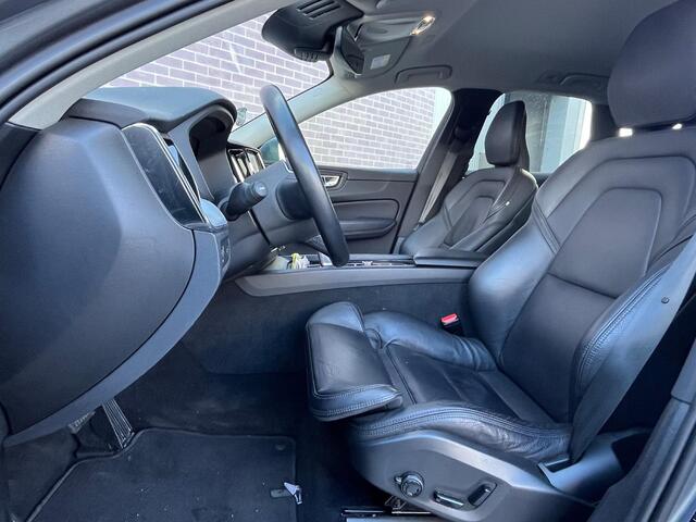 Volvo XC60 2.0 B5 Momentum Pro | Lederen Bekleding | Sportstoelen | Achteruitrijcamera | Parkeersensoren | Lichtmetalen Velgen 19 inch | DAB | Navigatie
