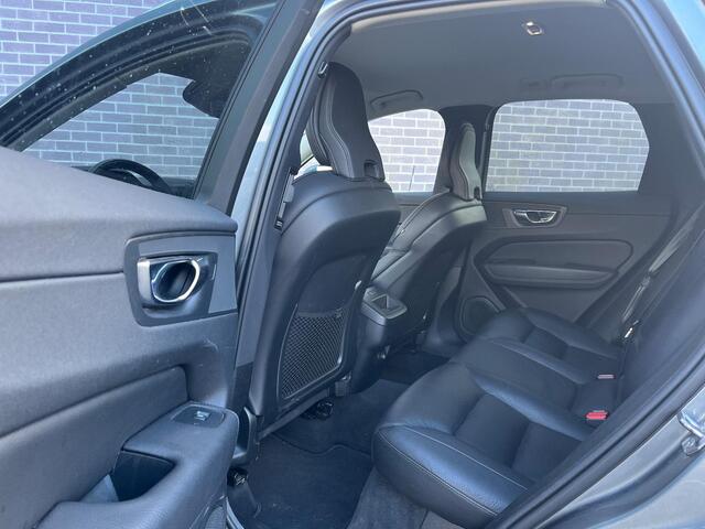 Volvo XC60 2.0 B5 Momentum Pro | Lederen Bekleding | Sportstoelen | Achteruitrijcamera | Parkeersensoren | Lichtmetalen Velgen 19 inch | DAB | Navigatie